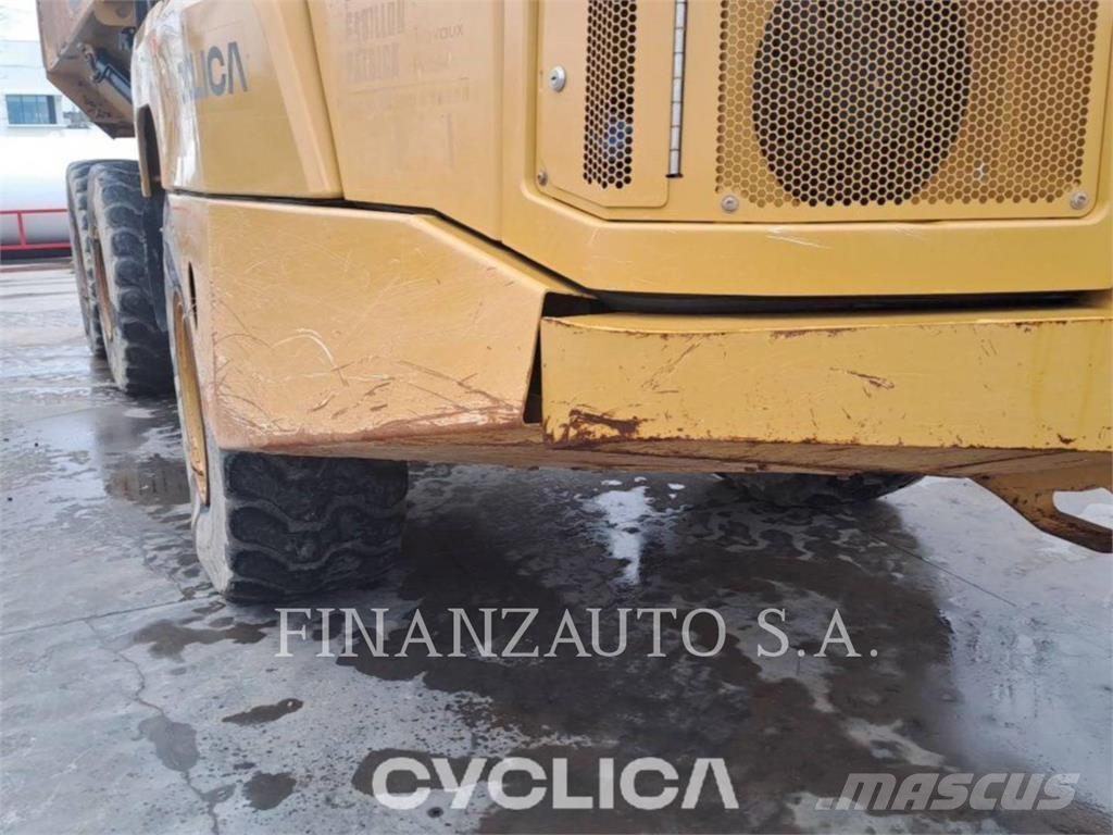 CAT 730 Dumper - Knickgelenk