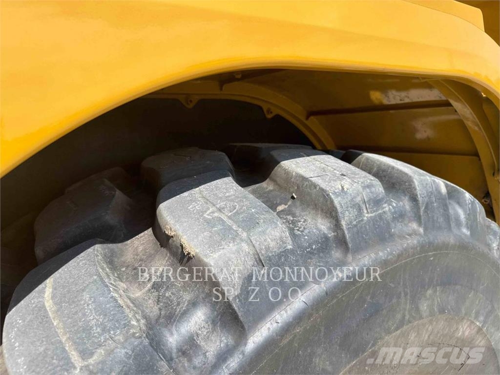 CAT 730 Dumper - Knickgelenk