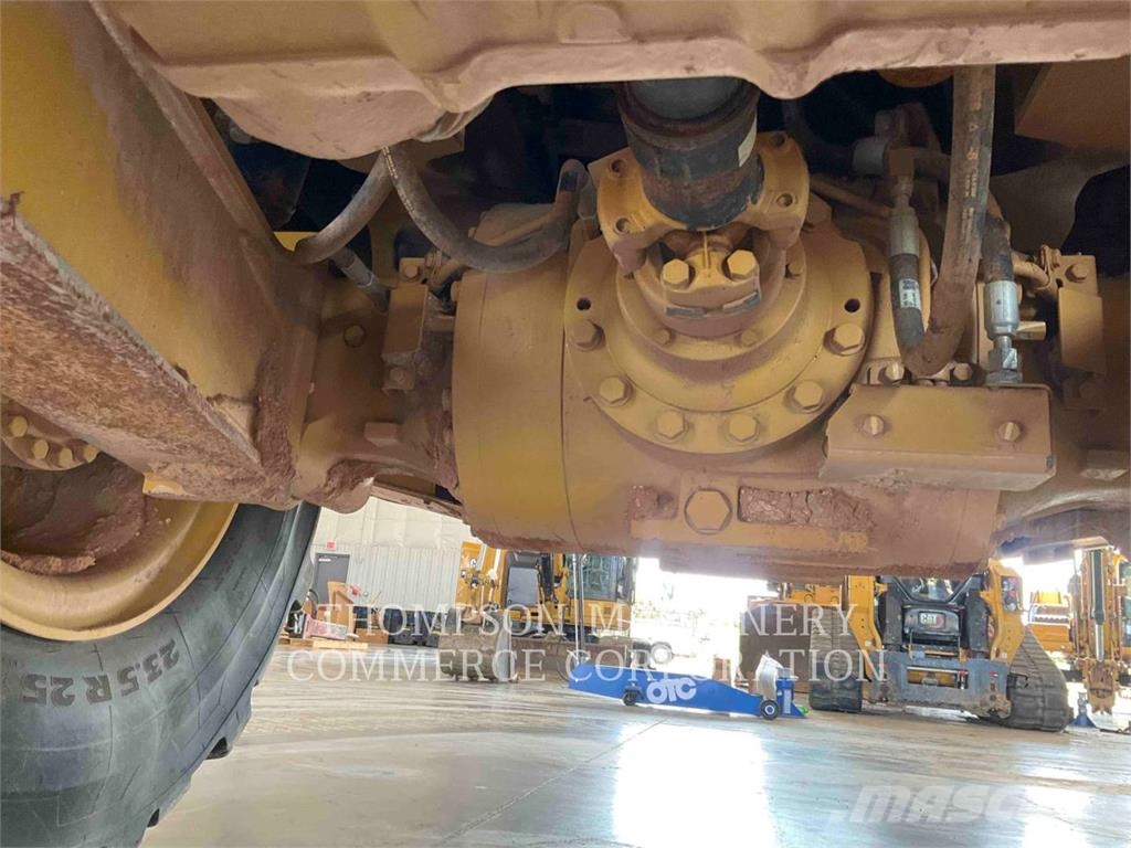 CAT 730 ساحبات مفصلية
