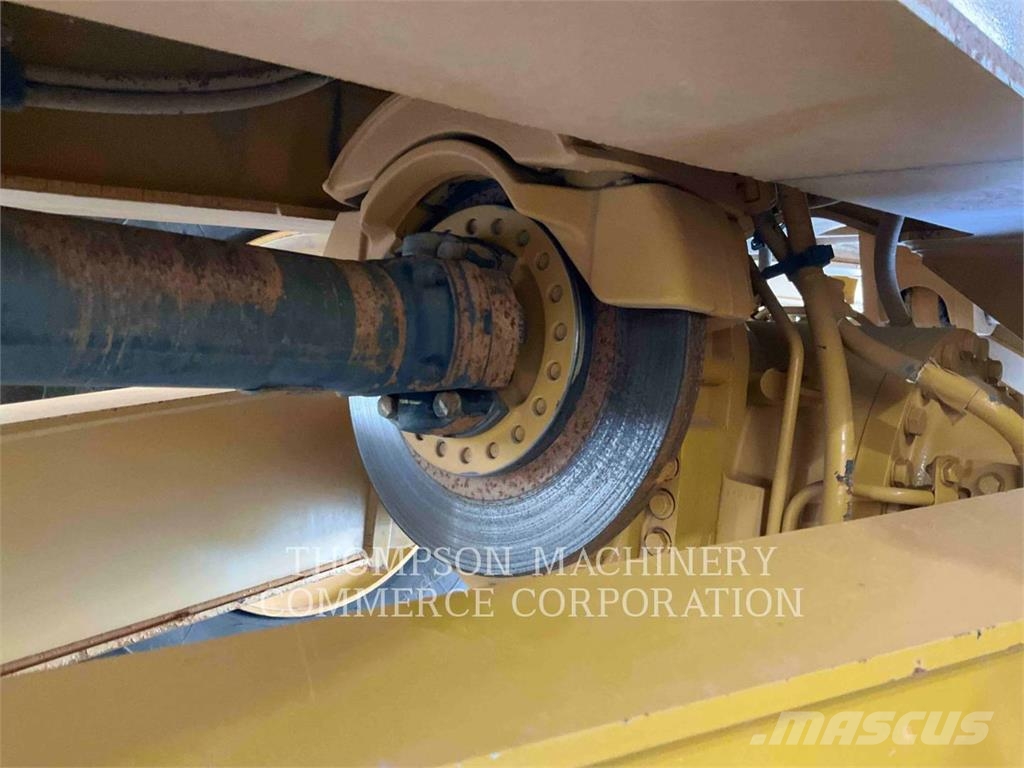 CAT 730 ساحبات مفصلية