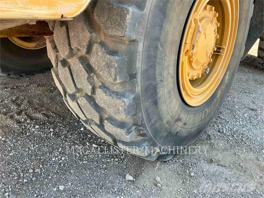 CAT 730 Terrængående lastbiler