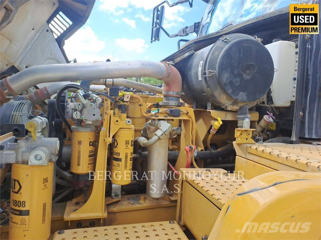 CAT 730 Dumper - Knickgelenk