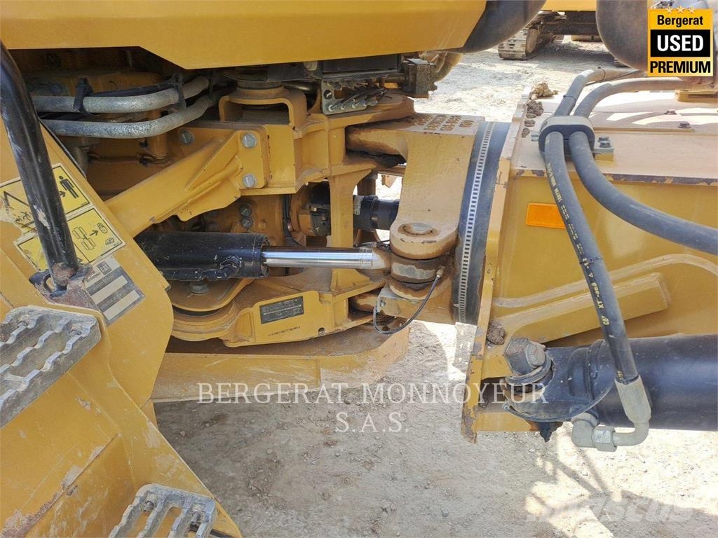 CAT 730 Dumper - Knickgelenk