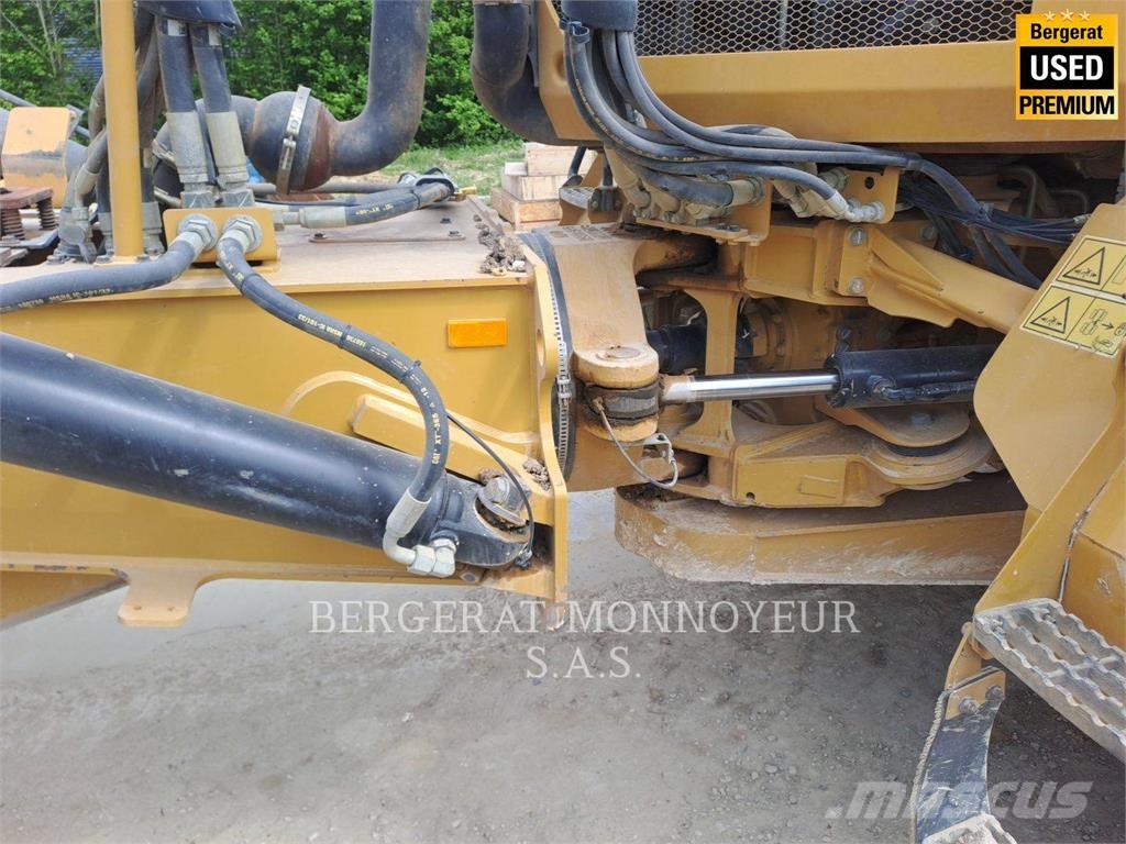 CAT 730 Dumper - Knickgelenk