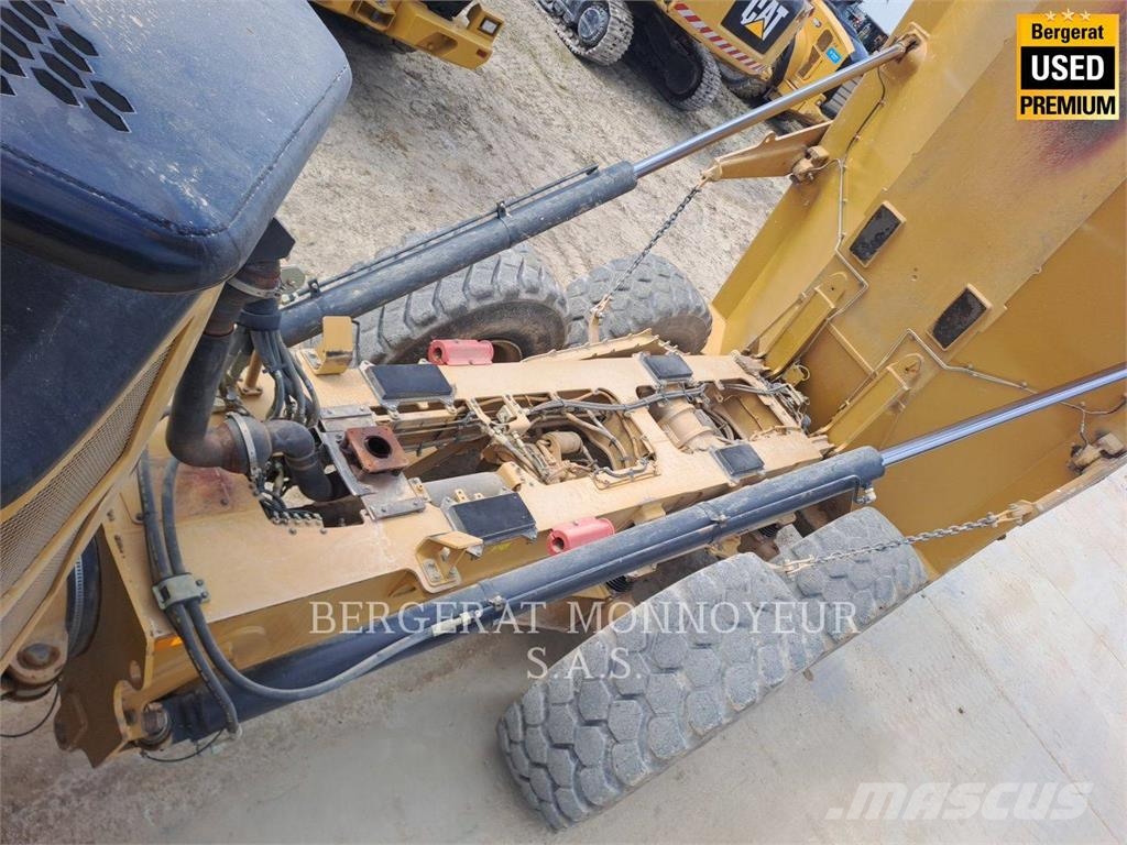 CAT 730 Dumper - Knickgelenk