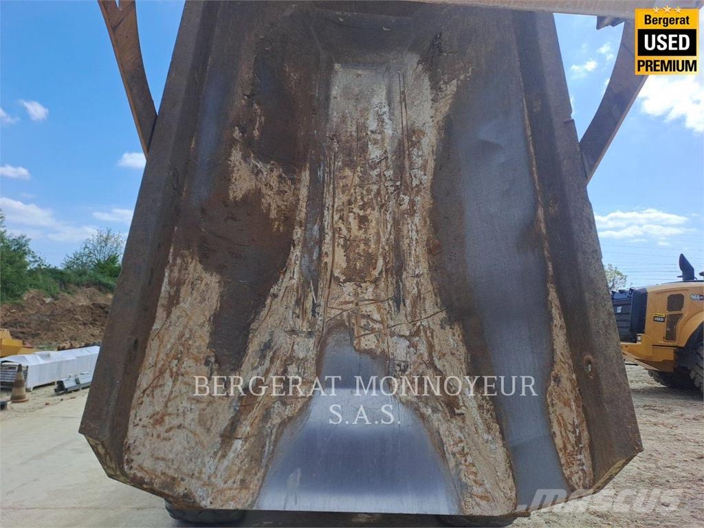 CAT 730 Dumper - Knickgelenk