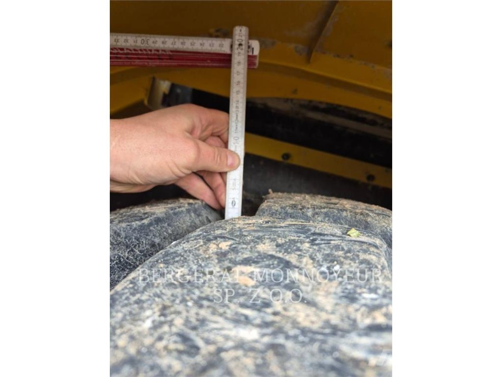 CAT 730-04 Dumper - Knickgelenk
