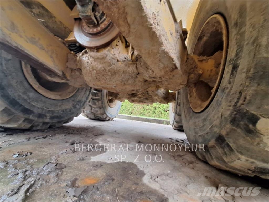 CAT 730-04 Dumper - Knickgelenk