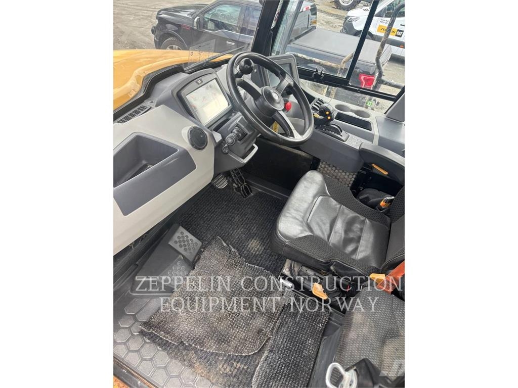 CAT 730-04 鉸接式起吊車