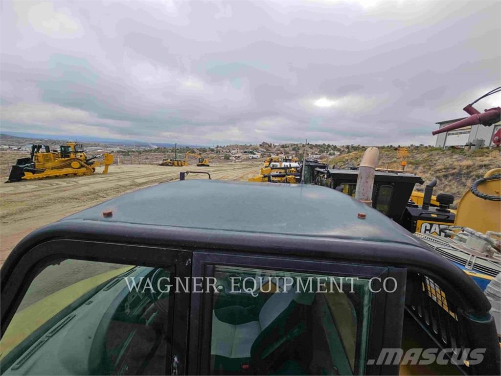 CAT 730 6K WT Water bowser