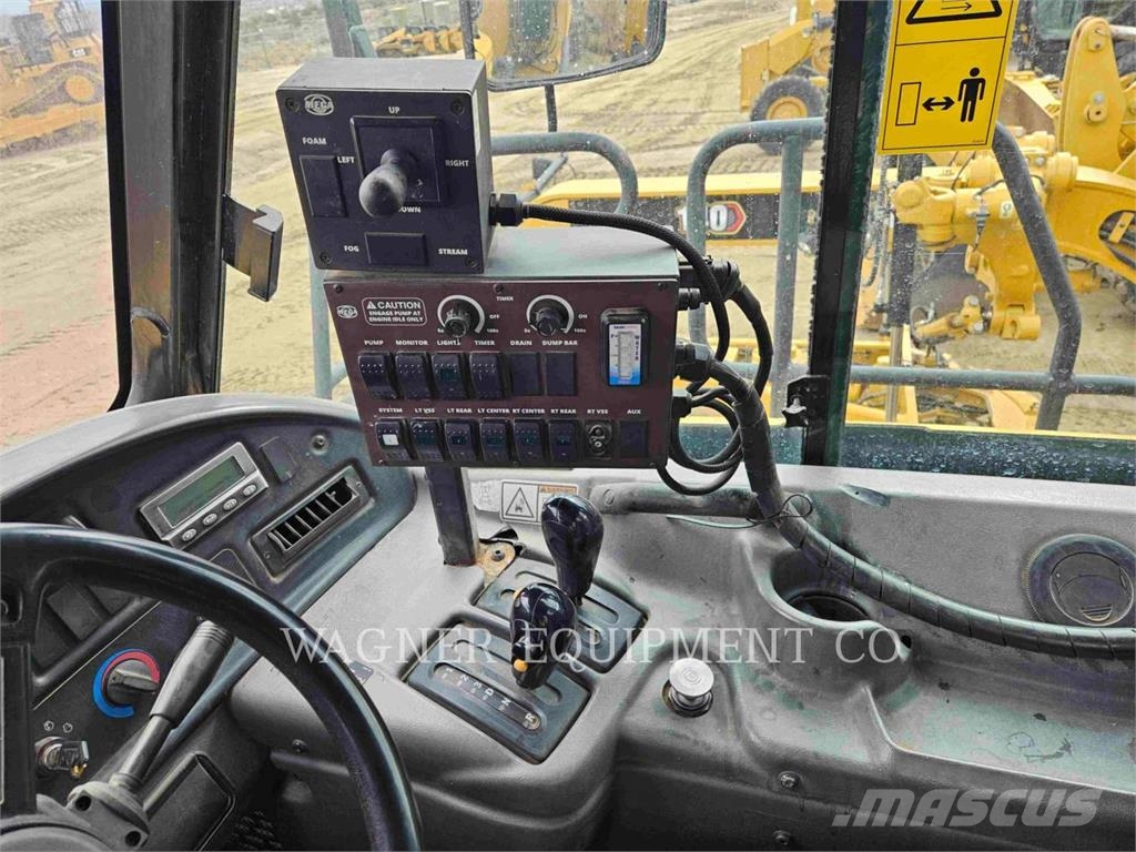 CAT 730 6K WT Water bowser