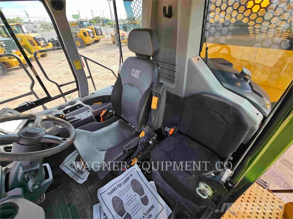 CAT 73004 アーティキュレート式ダンプトラック