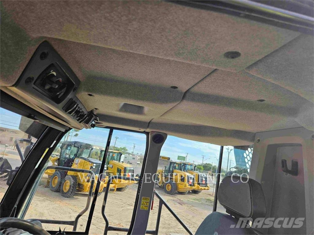 CAT 73004 アーティキュレート式ダンプトラック