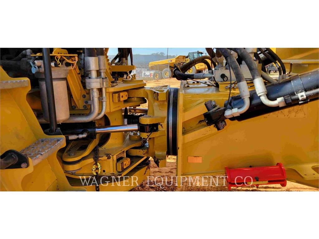 CAT 740 Dumper - Knickgelenk