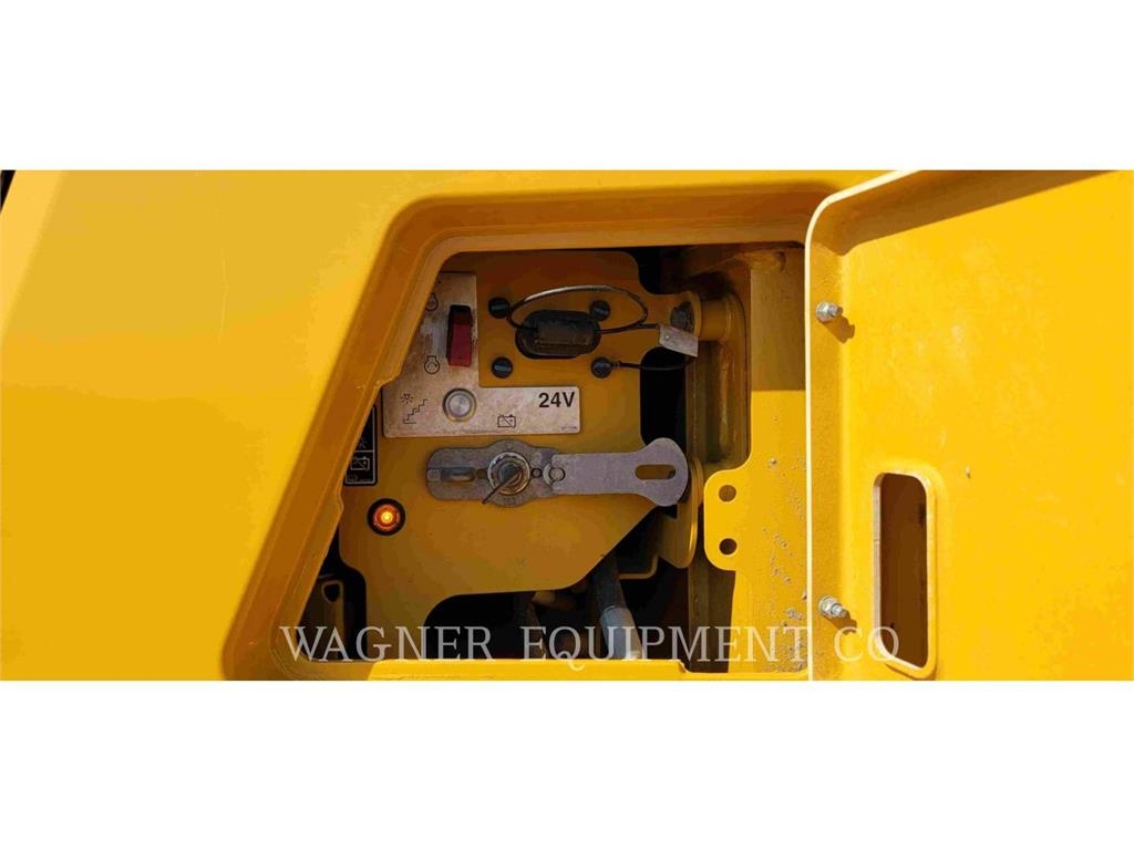 CAT 740 Dumper - Knickgelenk