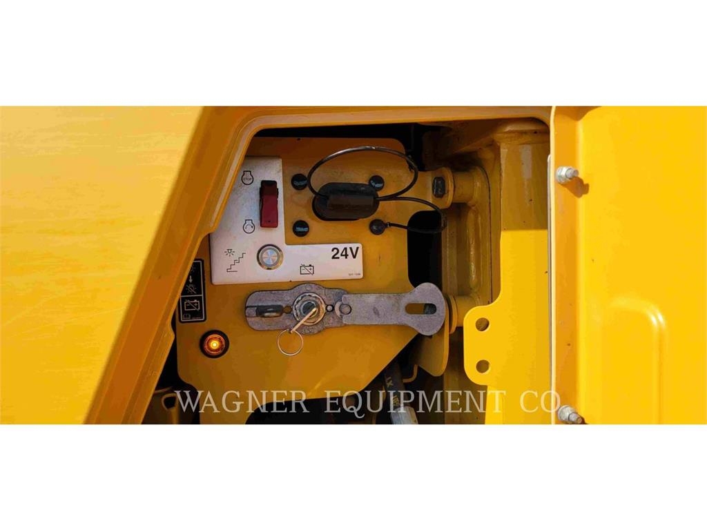 CAT 740 Dumper - Knickgelenk
