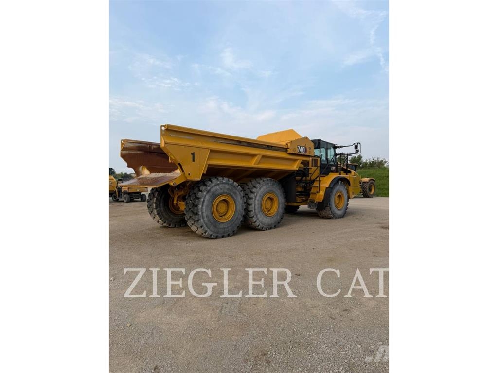 CAT 740-04EJ Зчленовані самоскиди