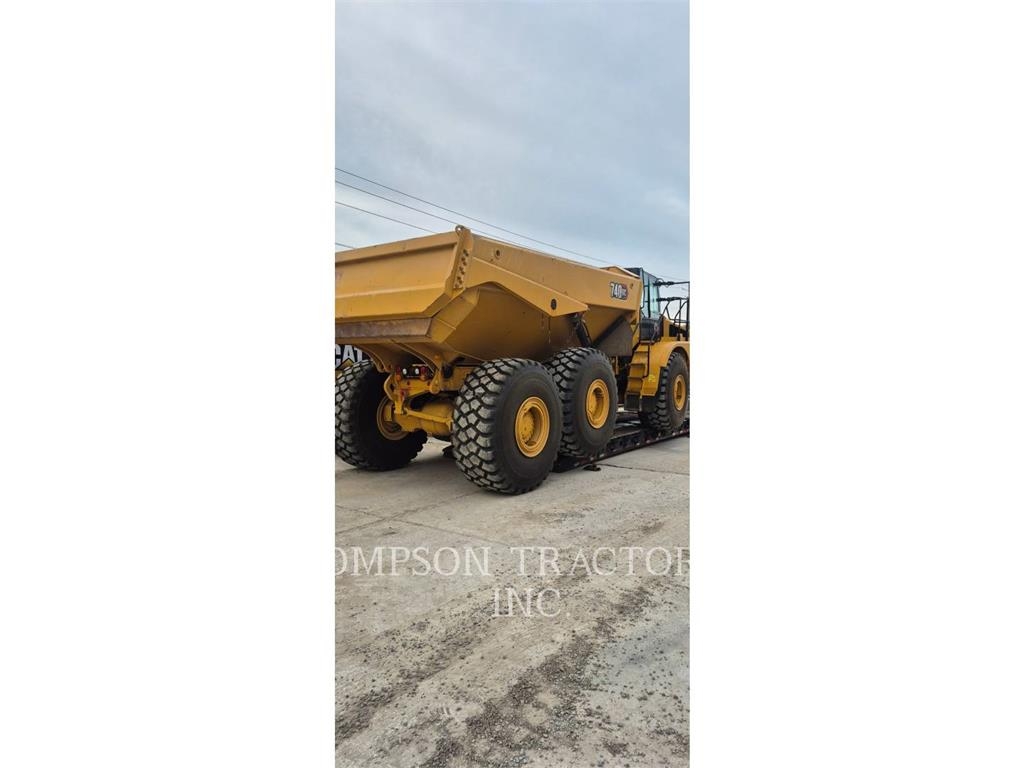CAT 740 GC 鉸接式起吊車
