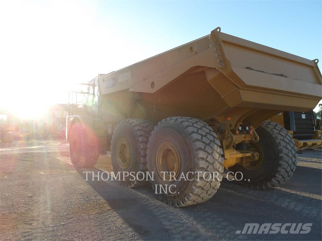 CAT 740 GC ساحبات مفصلية