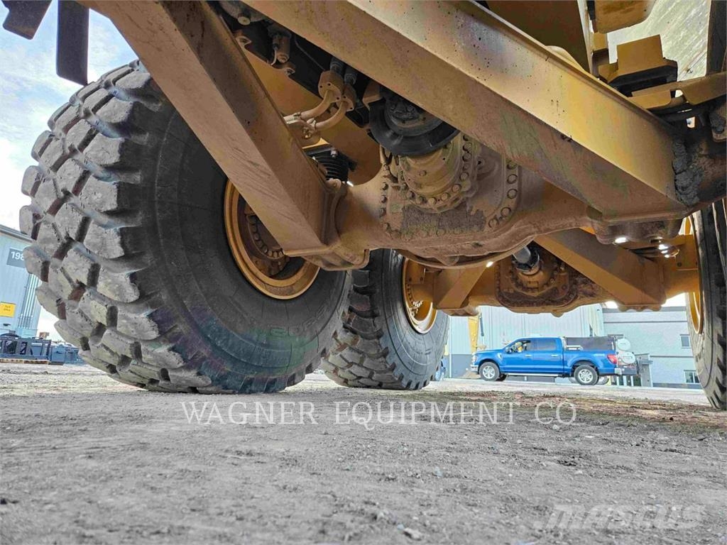 CAT 74004GC ساحبات مفصلية