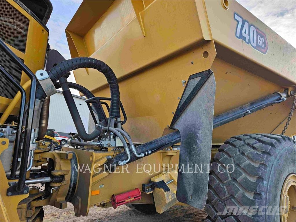 CAT 74004GC ساحبات مفصلية