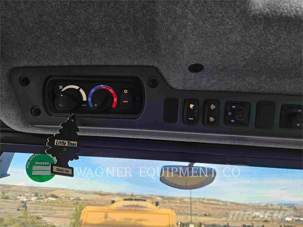 CAT 74004GC ساحبات مفصلية