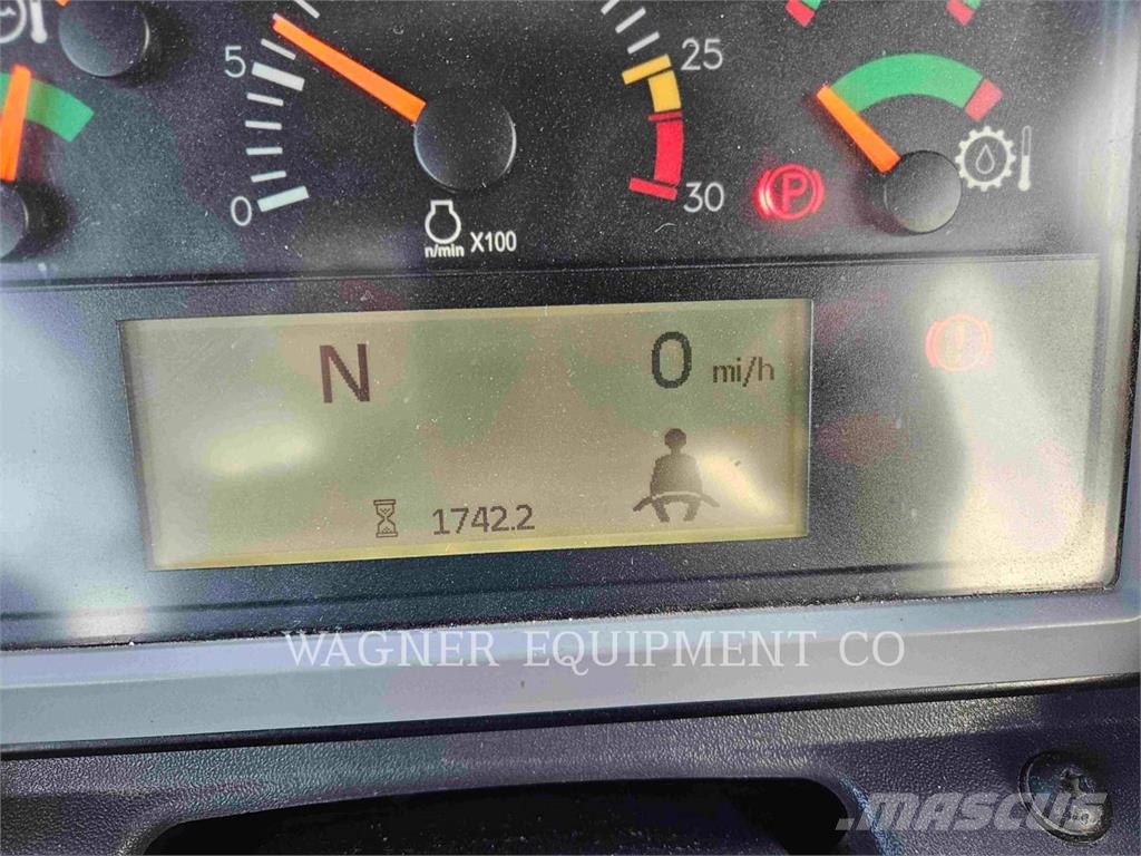 CAT 74004GC ساحبات مفصلية