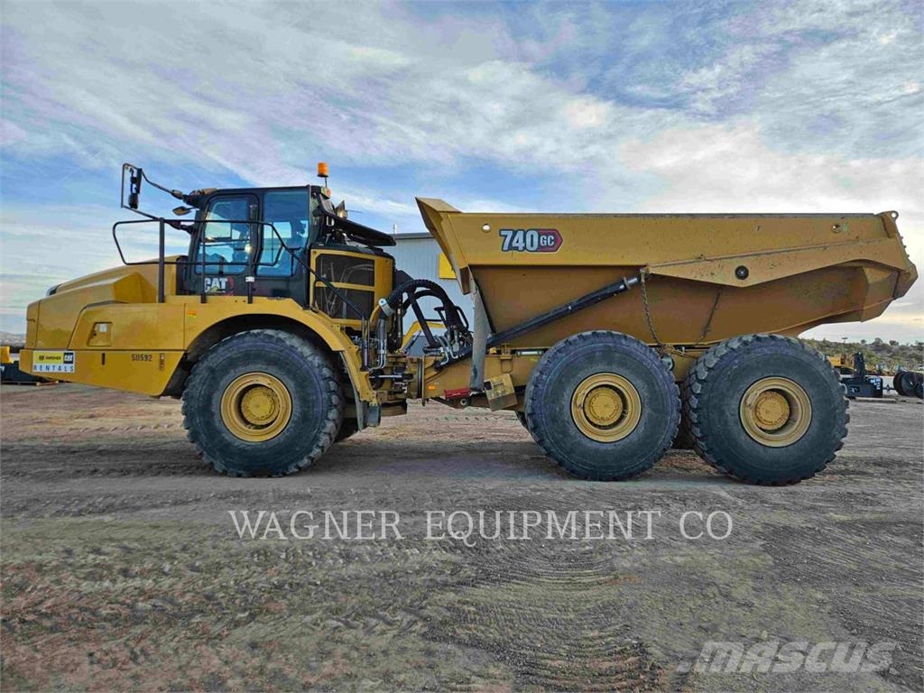 CAT 74004GC ساحبات مفصلية