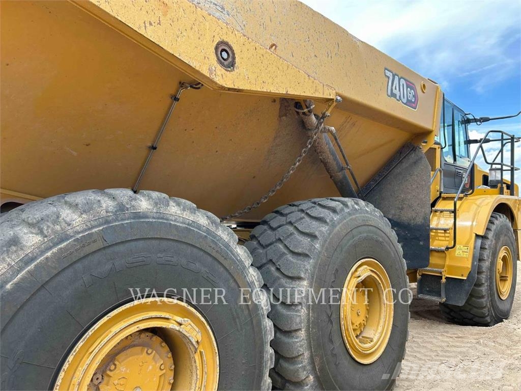 CAT 74004GC ساحبات مفصلية