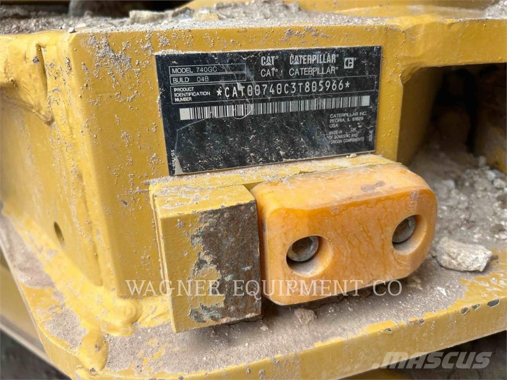 CAT 74004GC ساحبات مفصلية