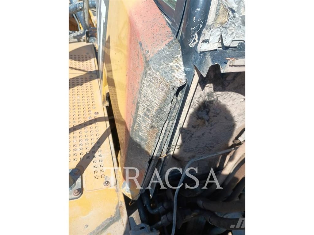 CAT 740B Zglobni demperji
