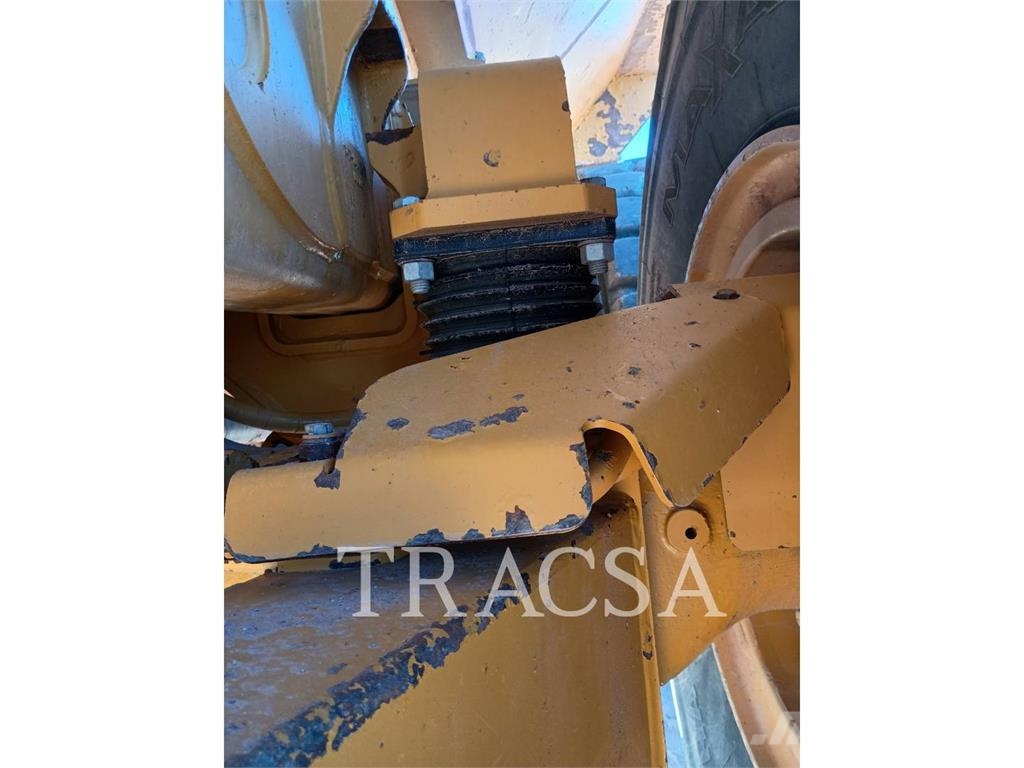CAT 740B Liigendraamiga pinnaseveokid