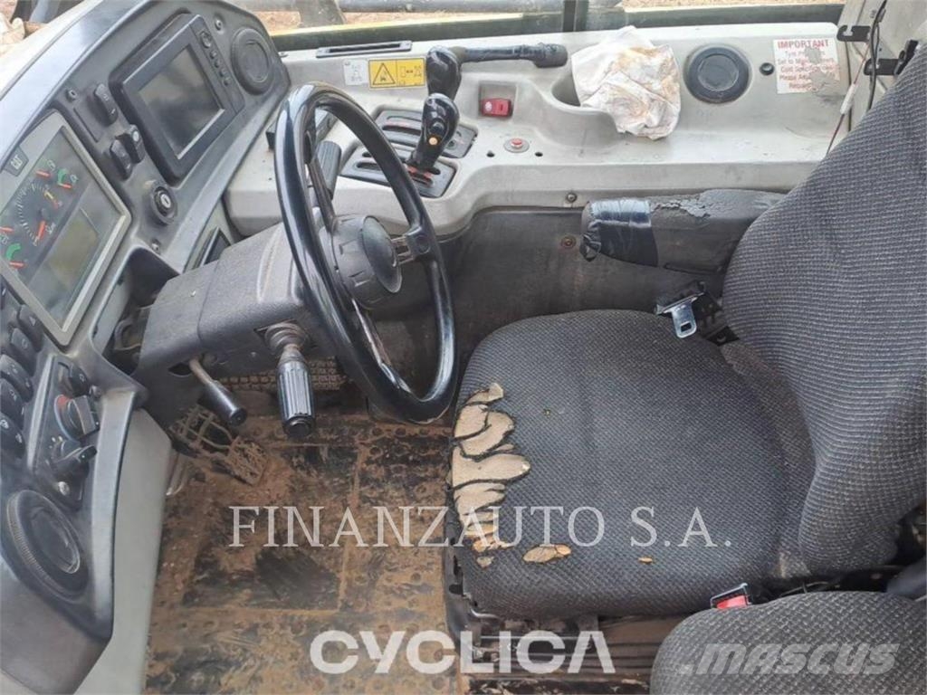 CAT 740B Σπαστό Dump Truck ADT
