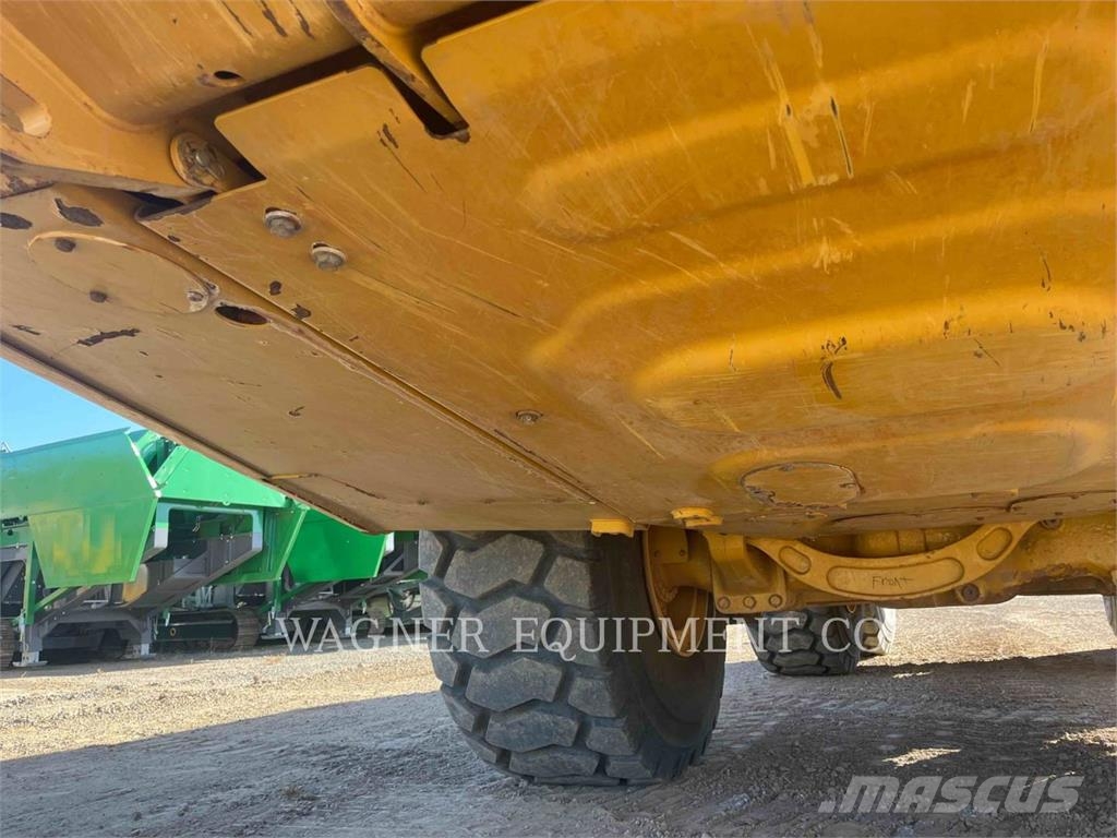 CAT 740GC Dumper - Knickgelenk