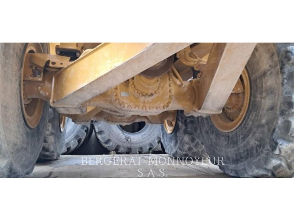 CAT 740GC Midjestyrd dumper