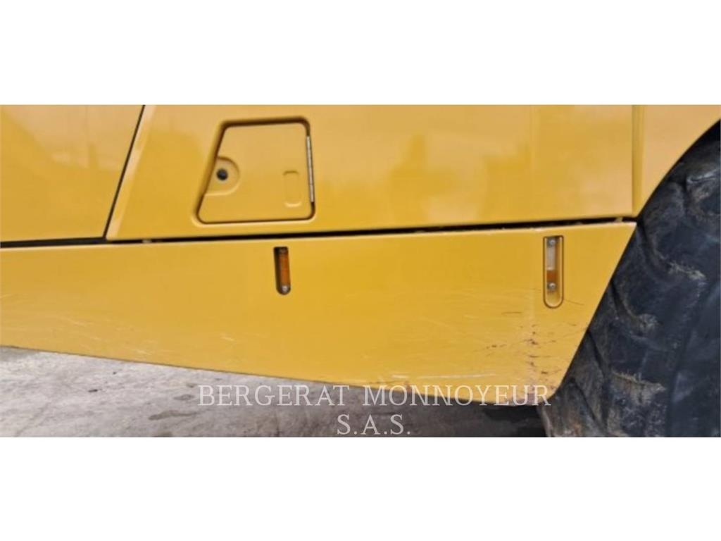 CAT 740GC Midjestyrd dumper