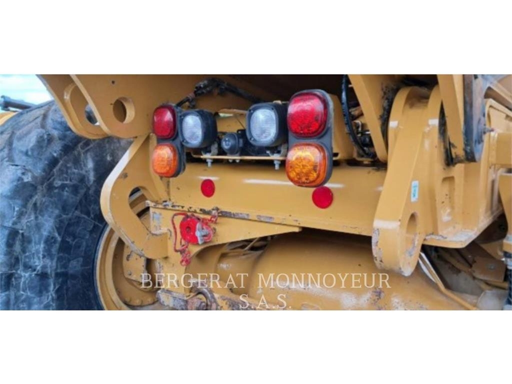 CAT 740GC Midjestyrd dumper