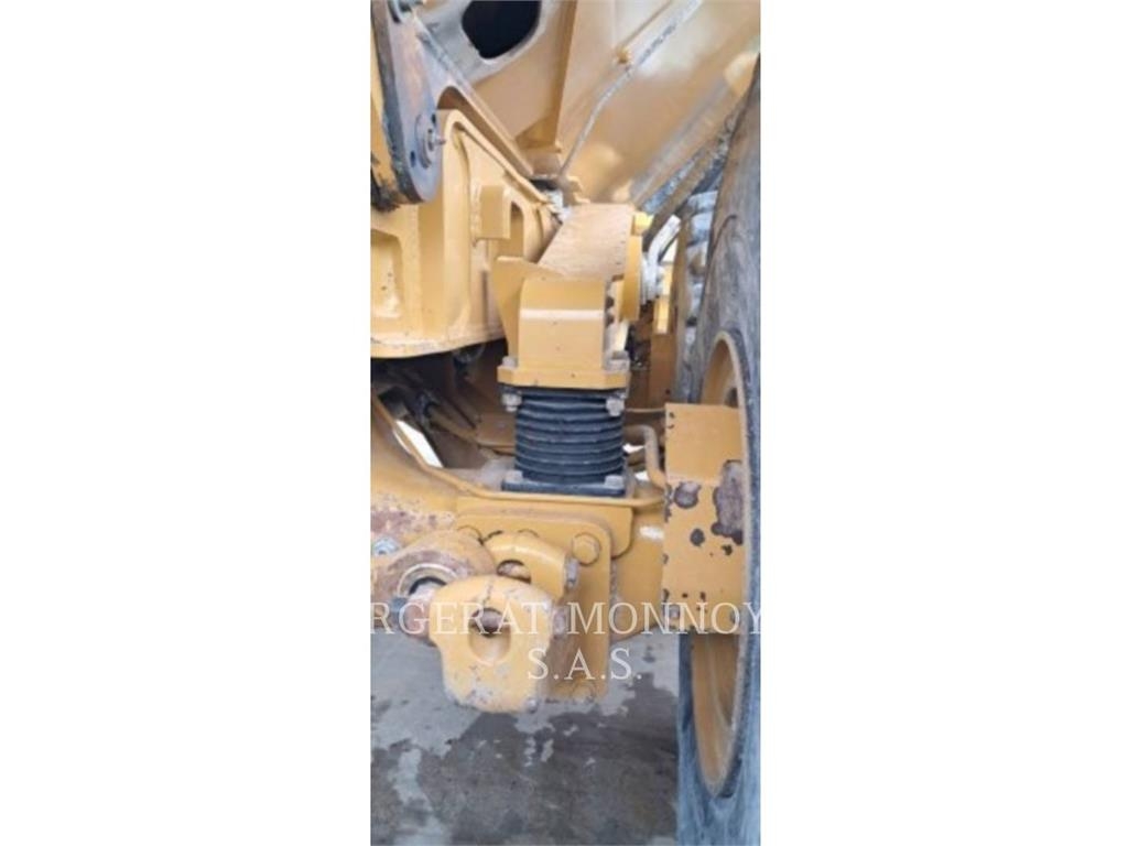 CAT 740GC Midjestyrd dumper