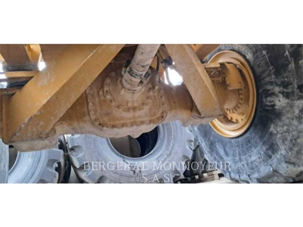 CAT 740GC Midjestyrd dumper