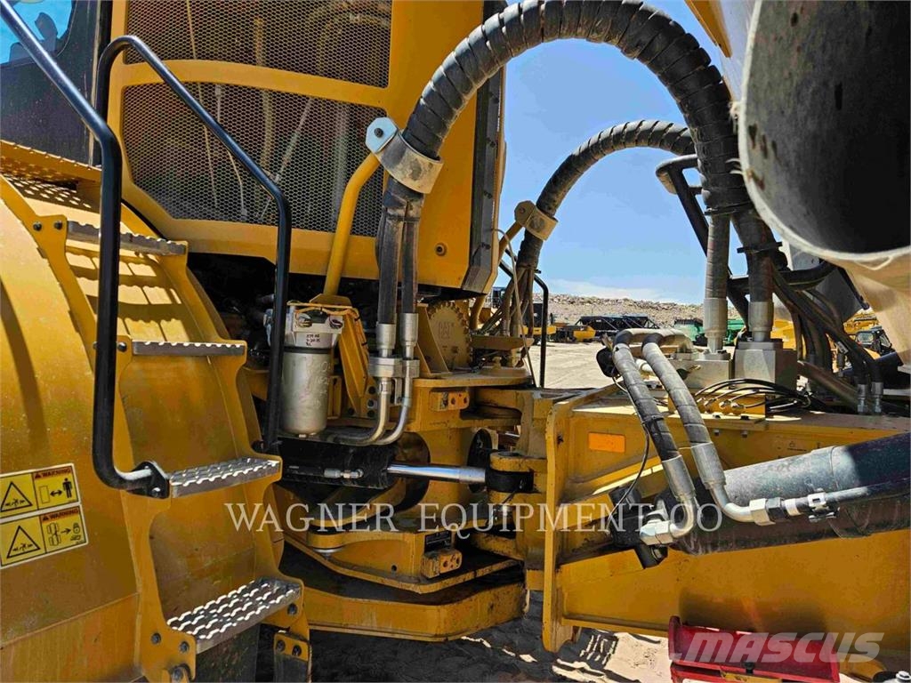 CAT 745 Knik dumptrucks