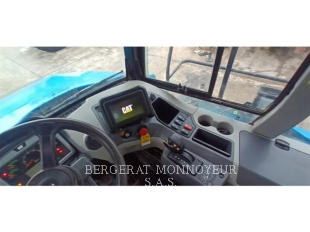 CAT 745 Dumper - Knickgelenk