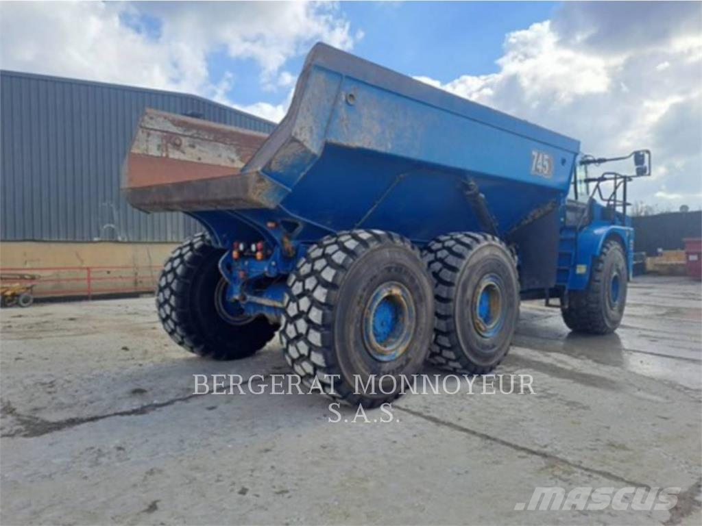 CAT 745 Dumper - Knickgelenk
