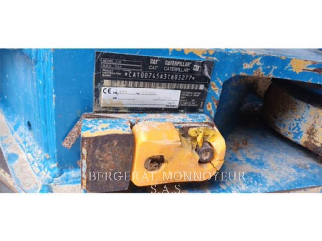 CAT 745 Dumper - Knickgelenk