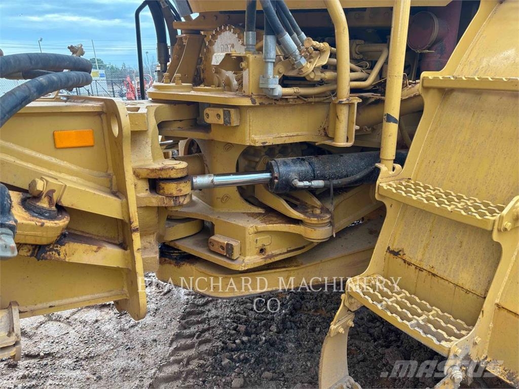 CAT 745 Artikulētie pašizgāzēji