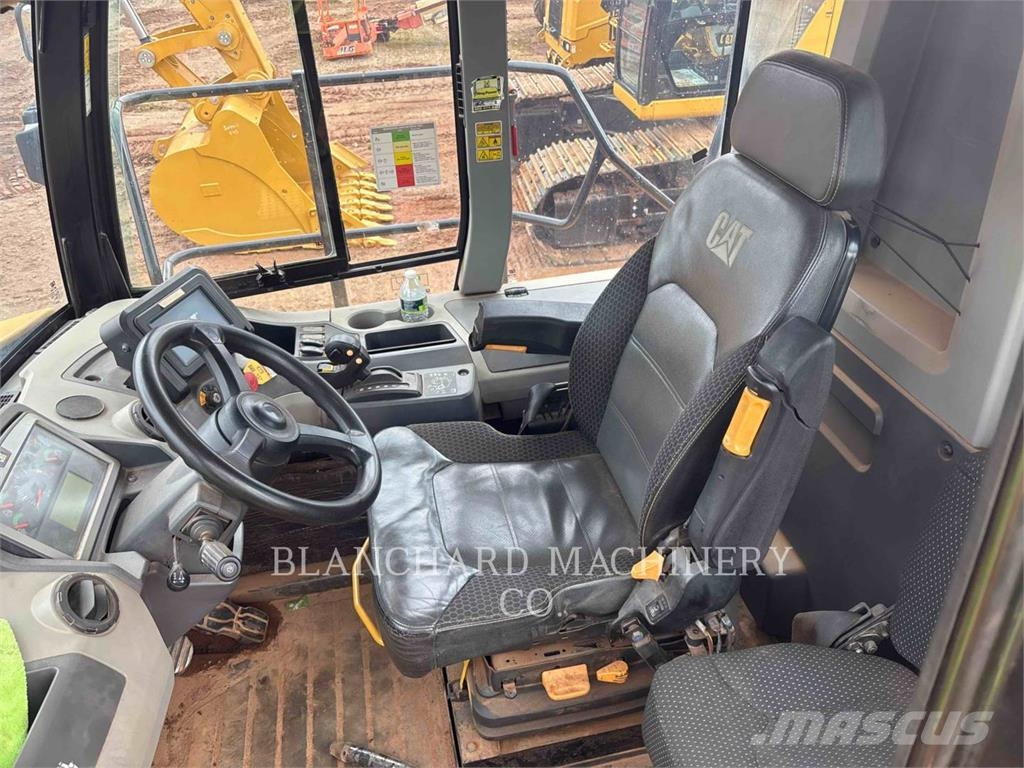 CAT 745 Artikulētie pašizgāzēji