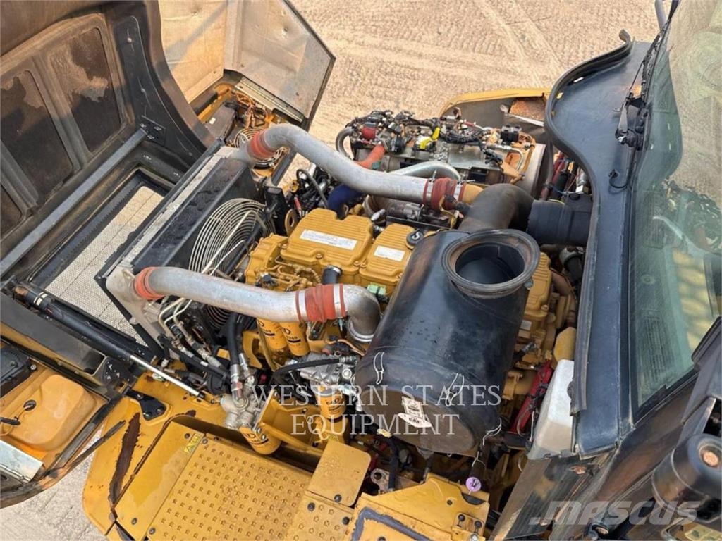 CAT 745 Zglobni damperi