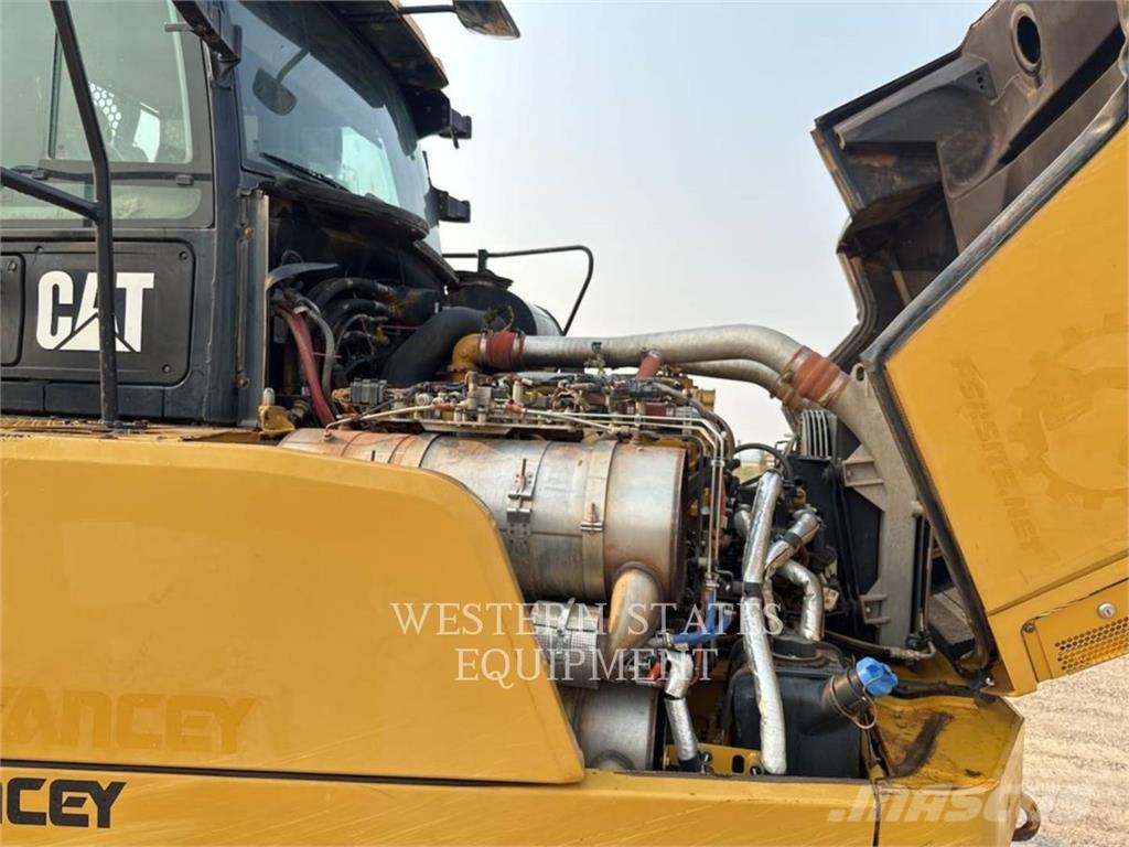 CAT 745 Zglobni damperi