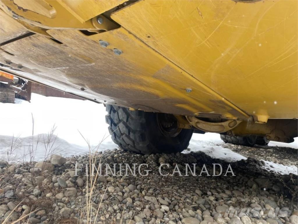 CAT 745 ساحبات مفصلية