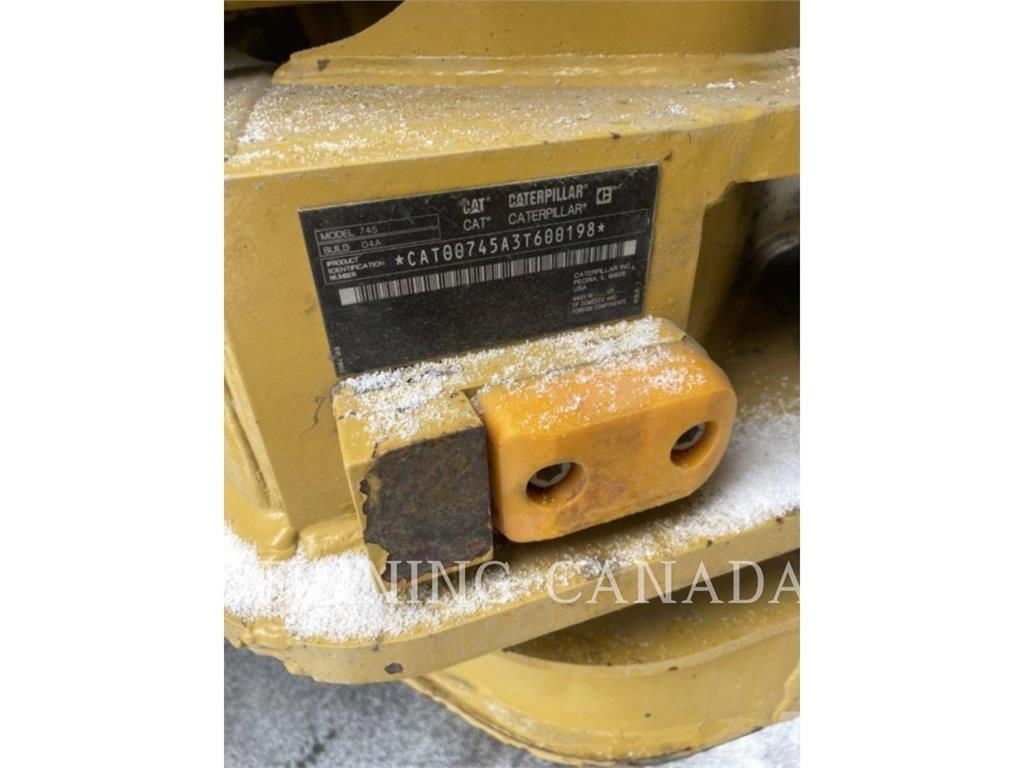 CAT 745 ساحبات مفصلية