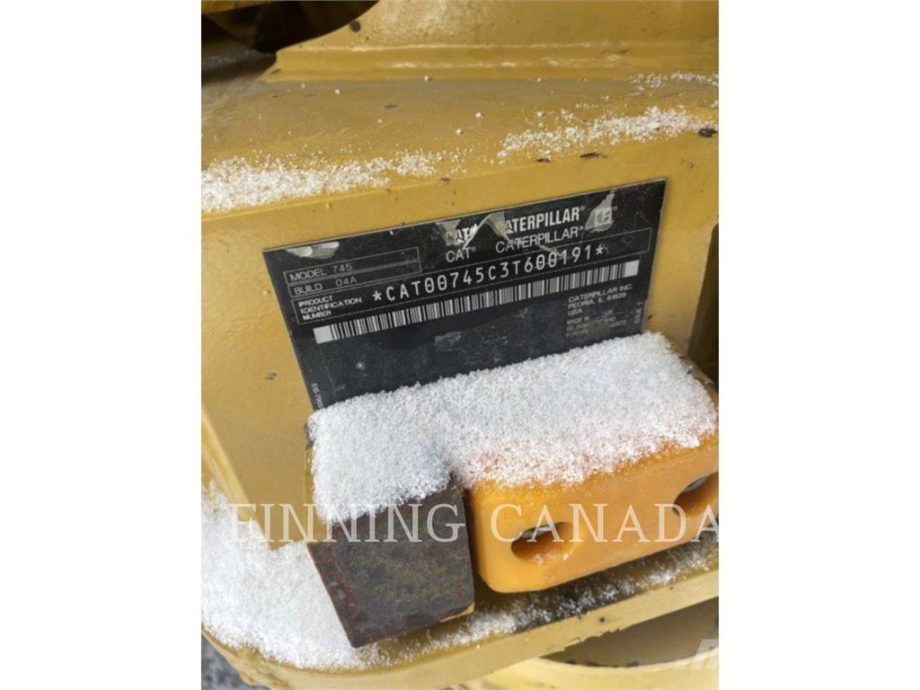 CAT 745 ساحبات مفصلية